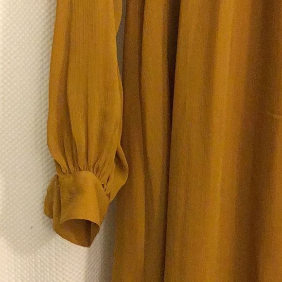 H&M DRESS - Picture 2 of 6